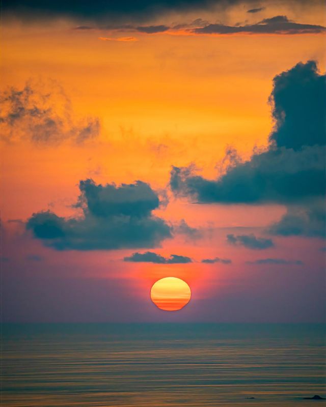 Die Sonnenuntergänge der Hills of Portalon. 🌅
.
#sunset #sunsetphotography #sonnenuntergang #sonnenuntergang🌅 #fernwehfamily #costarica #costarica🇨🇷 #puravida #puntaarenas #reisefotografie #reiseerinnerungen #travelmemories #reiselust