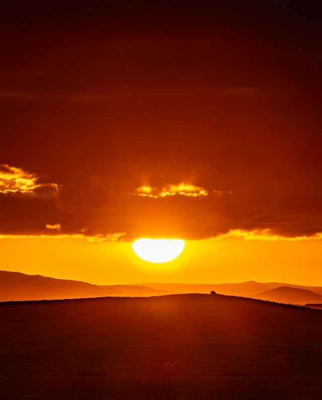 Mitternachtssonne auf Island. 05.05.21
.
#sunset #sonnenuntergang🌅 #sonnenuntergang #sunsets #sunsetphotography #sunsetlovers #midnightsun #iceland #island #visiticeland #reisefotografie #travelphotography #reise #reisen #travel #fernwehfamily #fernweh #reiseblog #travelblog #urlaub